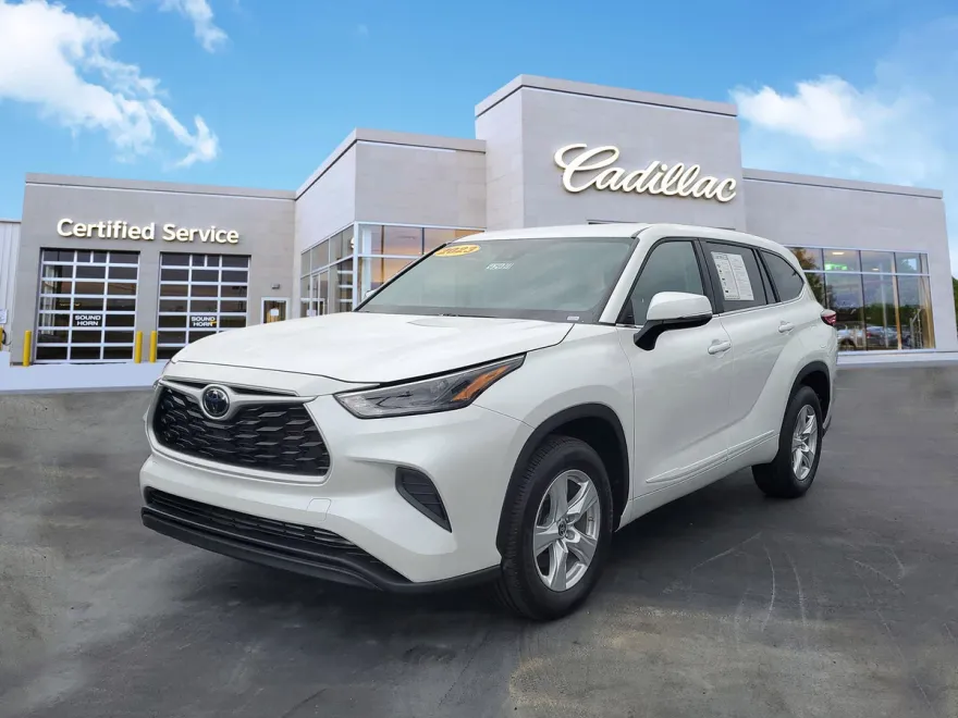 2023 Toyota Highlander L photo 1