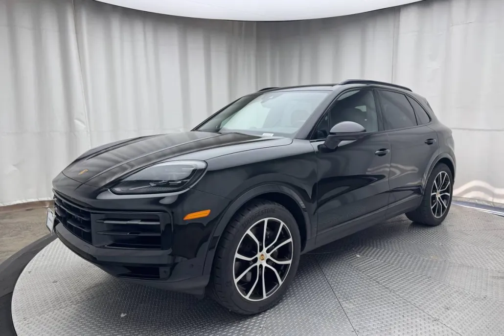 2024 Porsche Cayenne Base photo 1