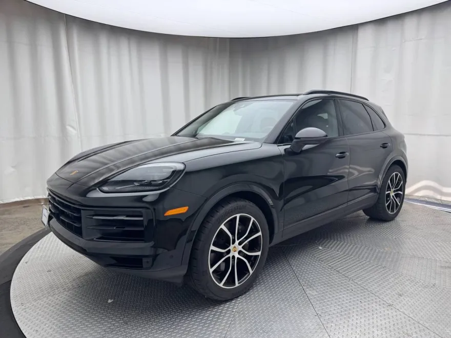 2024 Porsche Cayenne Base photo 1