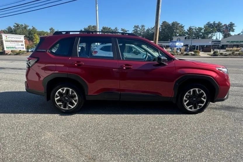 2025 Subaru Forester Base photo 1