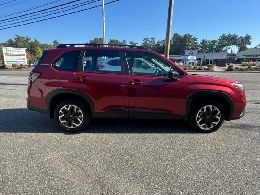 2025 Subaru Forester Base photo 1
