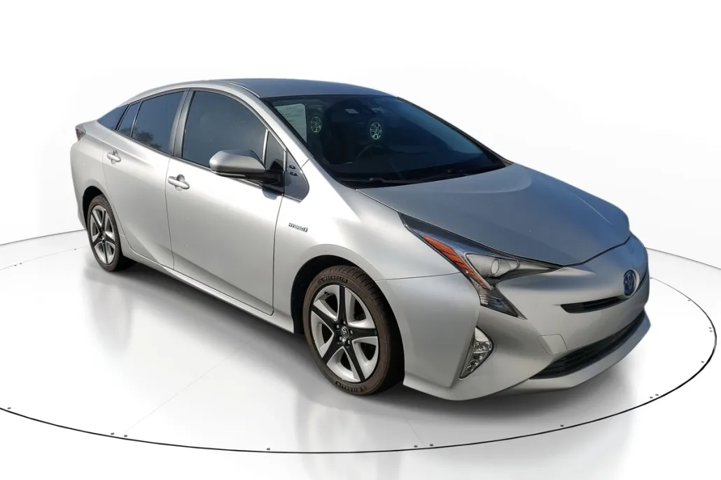 2016 Toyota Prius Four Touring photo 1