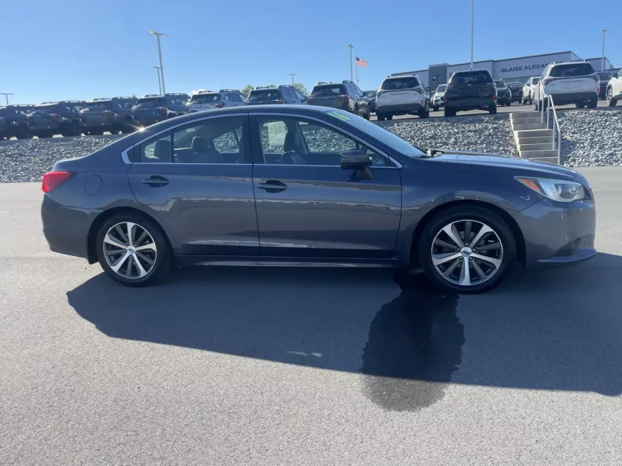 2016 Subaru Legacy 2.5i Limited photo 1