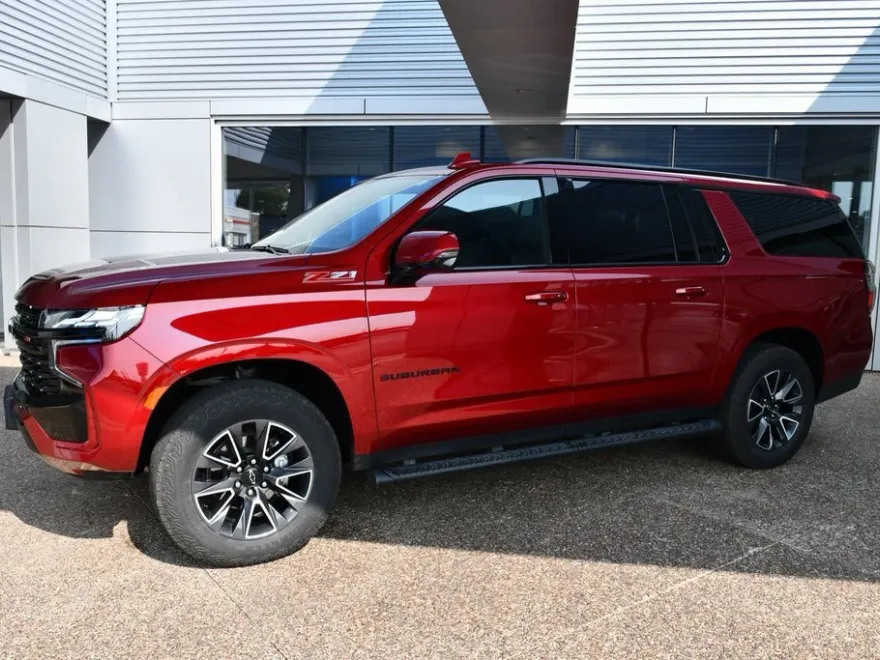 2023 Chevrolet Suburban Z71 photo 1