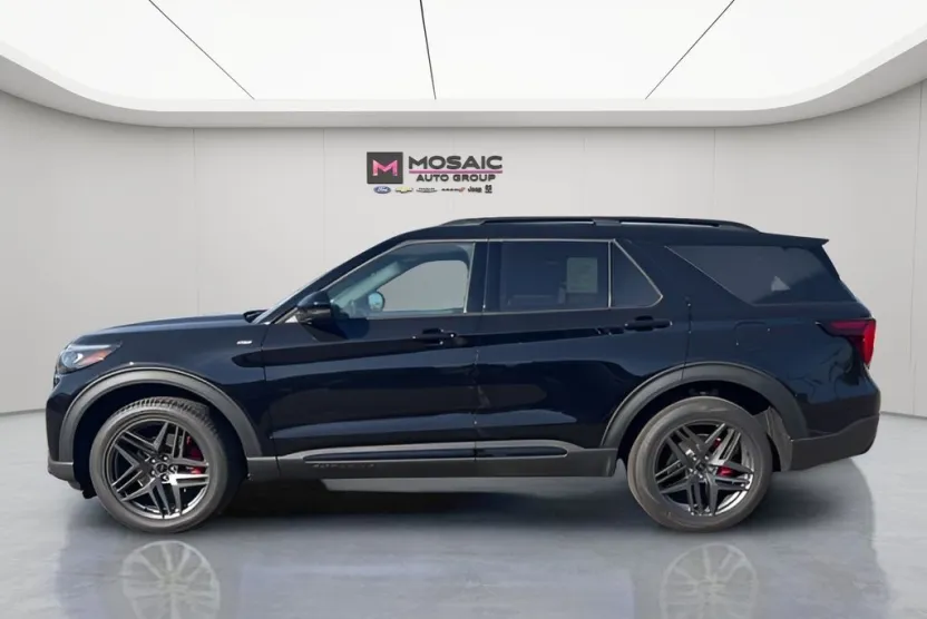 2025 Ford Explorer ST-Line photo 1