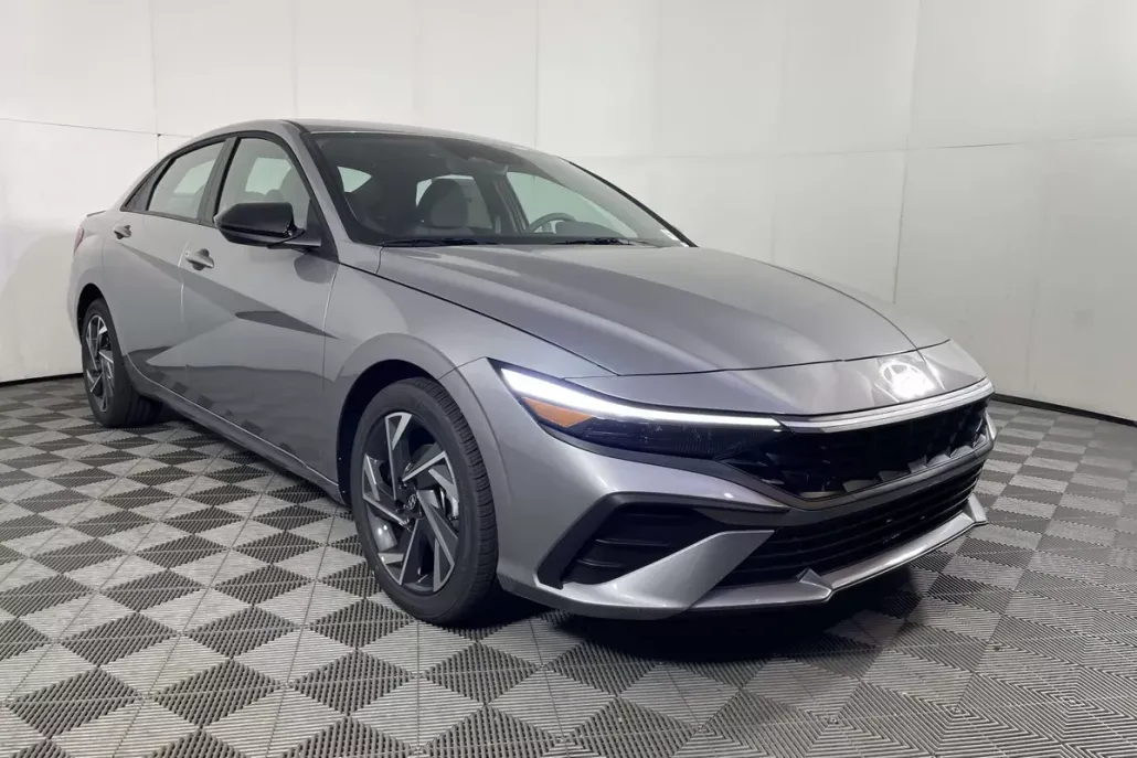 2025 Hyundai Elantra SEL Sport photo 1
