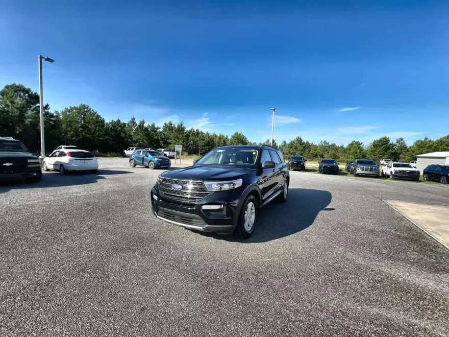 2024 Ford Explorer XLT photo 1