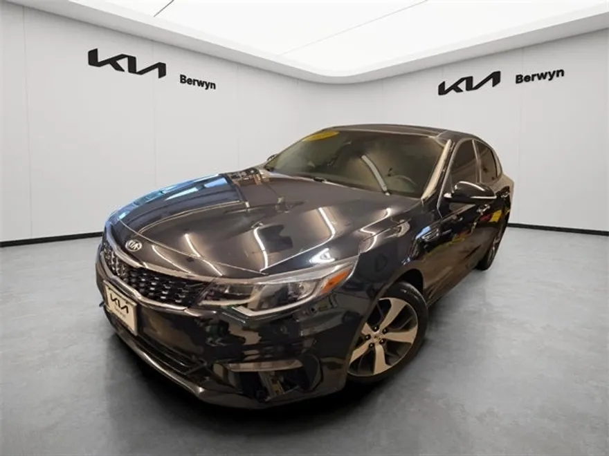 2020 Kia Optima S photo 1