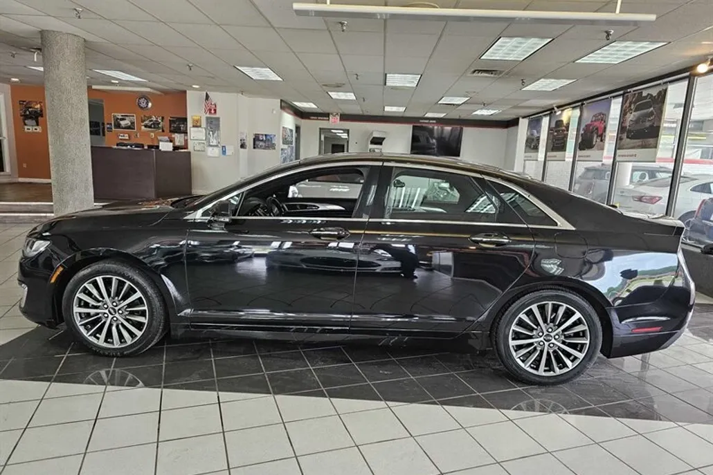 2020 Lincoln MKZ photo 1