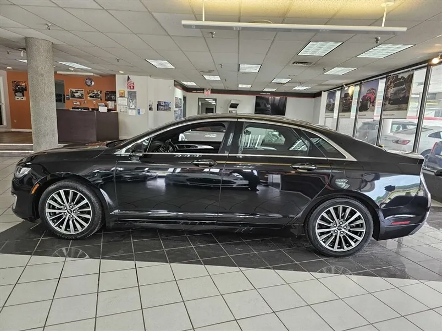 2020 Lincoln MKZ photo 1
