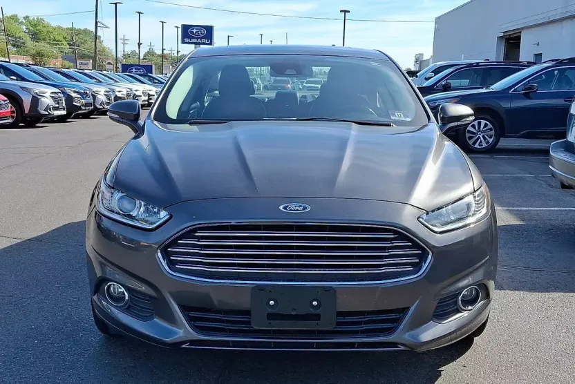 2016 Ford Fusion SE photo 1