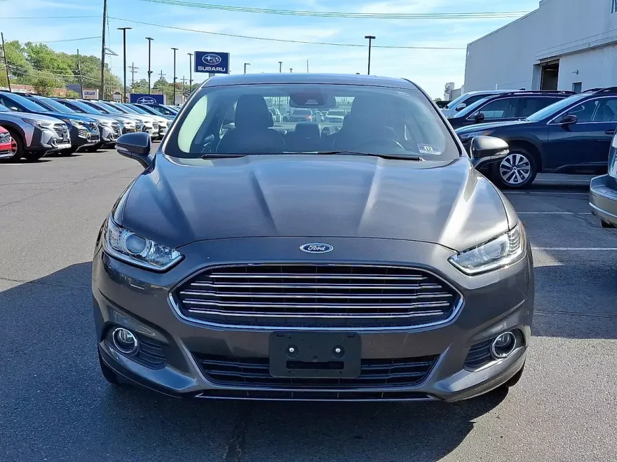 2016 Ford Fusion SE photo 1
