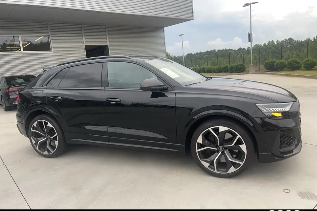 2024 Audi RS Q8 photo 1