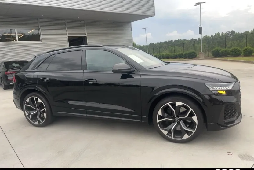 2024 Audi RS Q8 photo 1