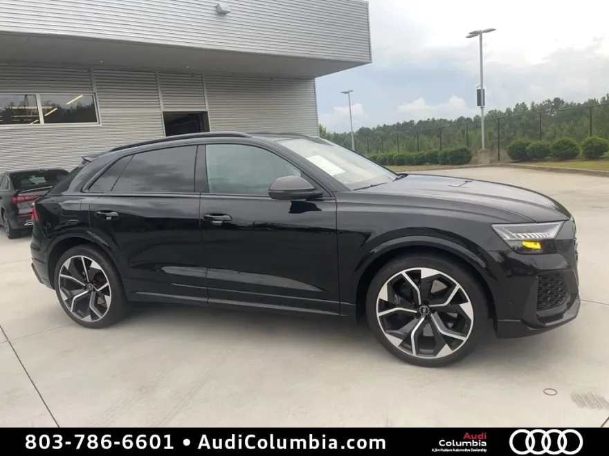 2024 Audi RS Q8 photo 1