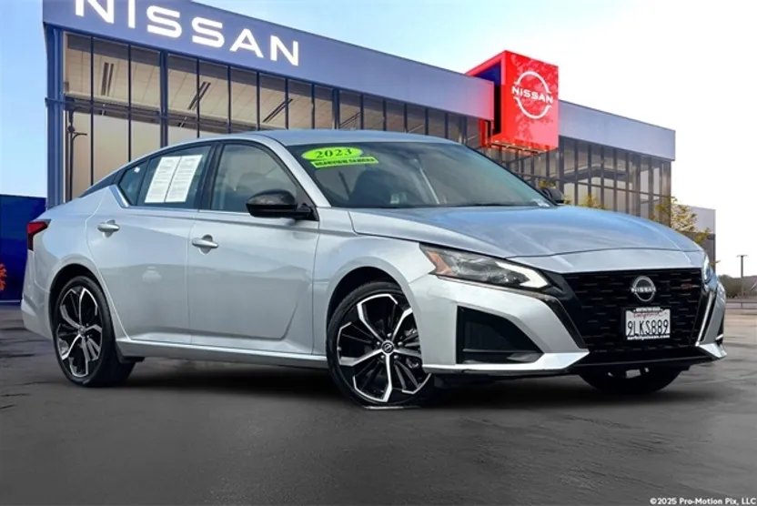 2023 Nissan Altima 2.5 SR photo 1
