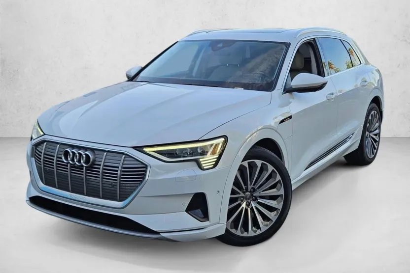 2019 Audi e-tron Prestige photo 1