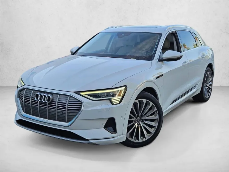 2019 Audi e-tron Prestige photo 1