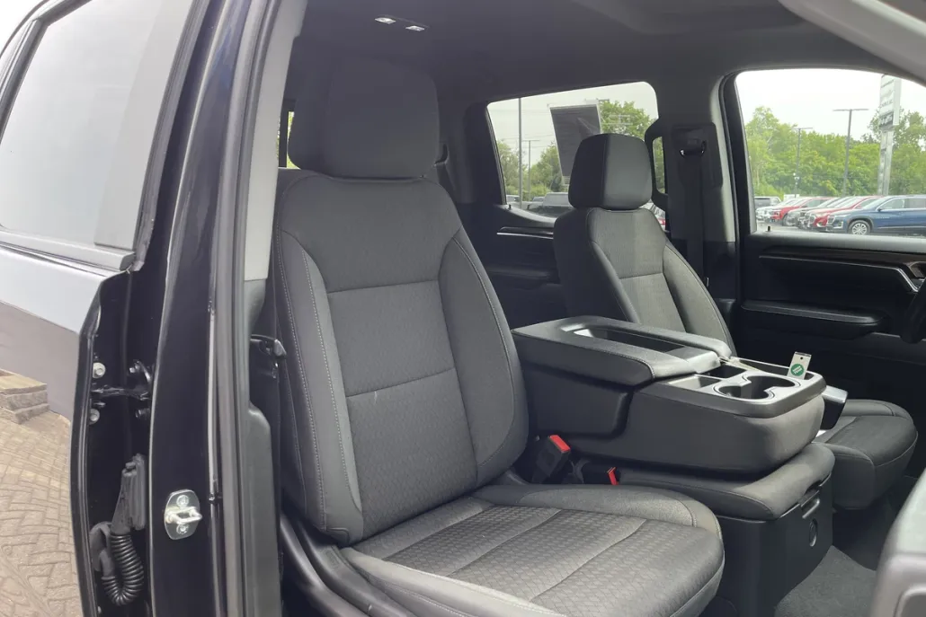 2023 Chevrolet Silverado 1500 LT photo 1