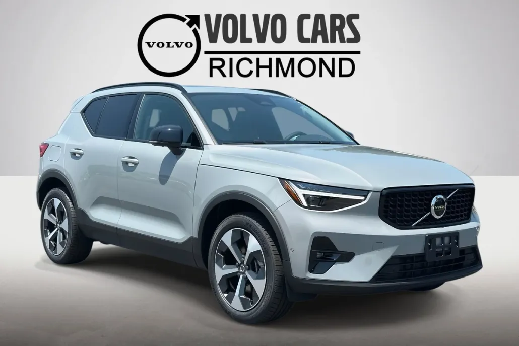2026 Volvo XC40 Plus photo 1