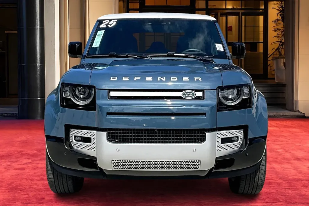 2025 Land Rover Defender 110 S photo 1