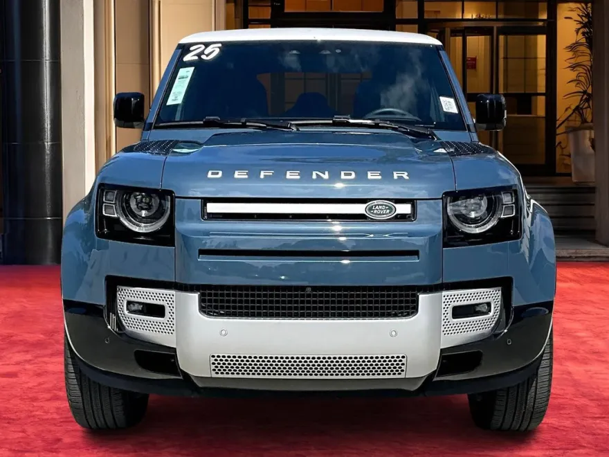 2025 Land Rover Defender 110 S photo 1