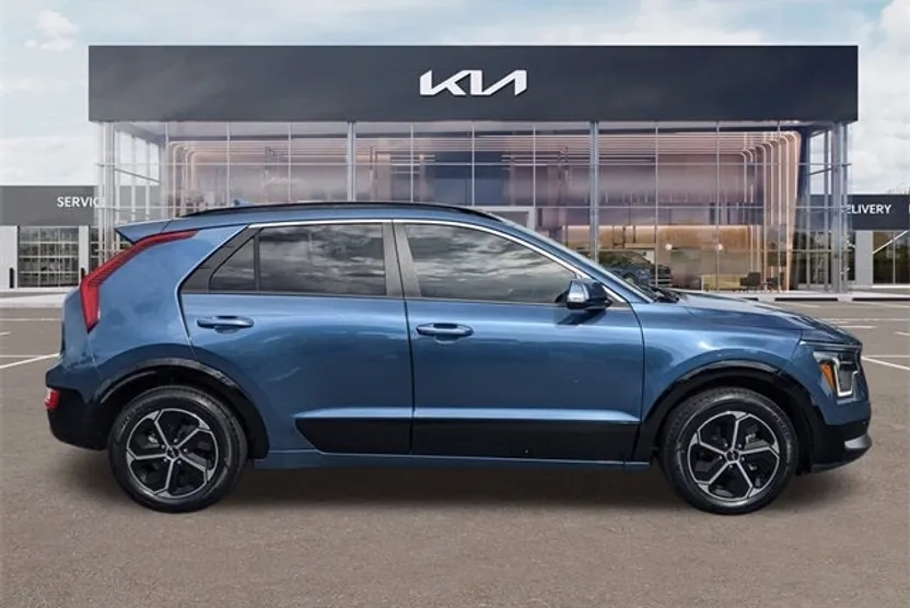 2023 Kia Niro SX photo 1
