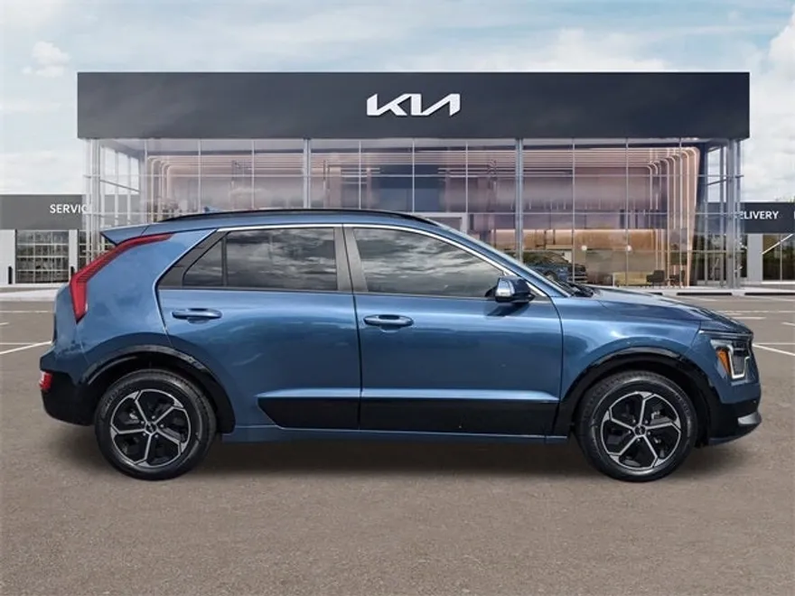 2023 Kia Niro SX photo 1