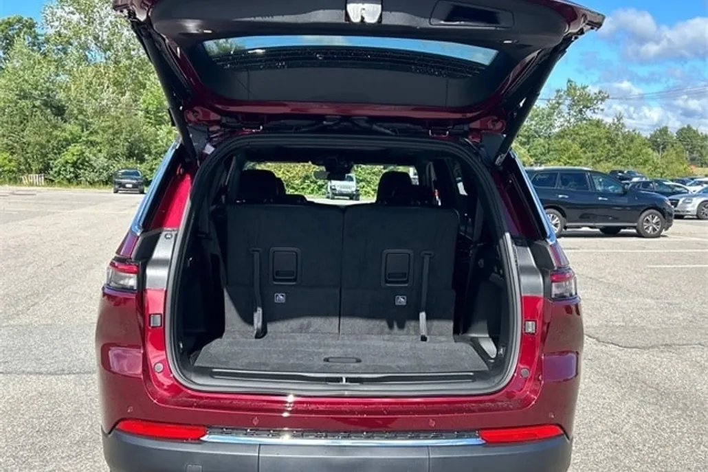 2025 Jeep Grand Cherokee Limited photo 1