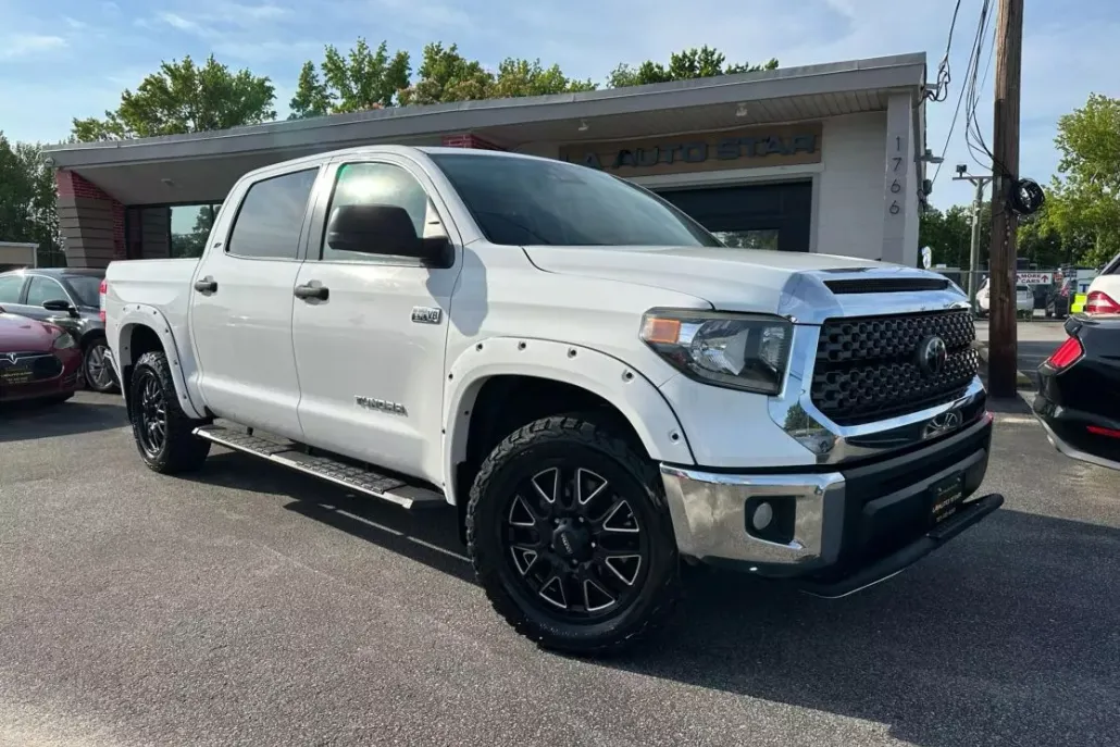 2020 Toyota Tundra CrewMax SR5 photo 1