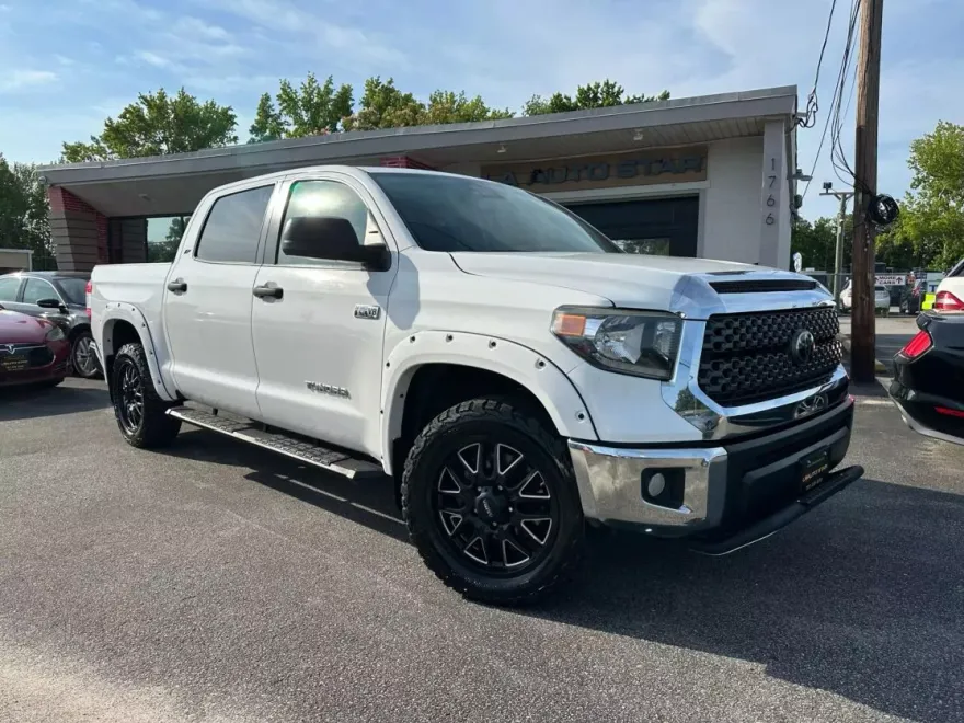 2020 Toyota Tundra CrewMax SR5 photo 1