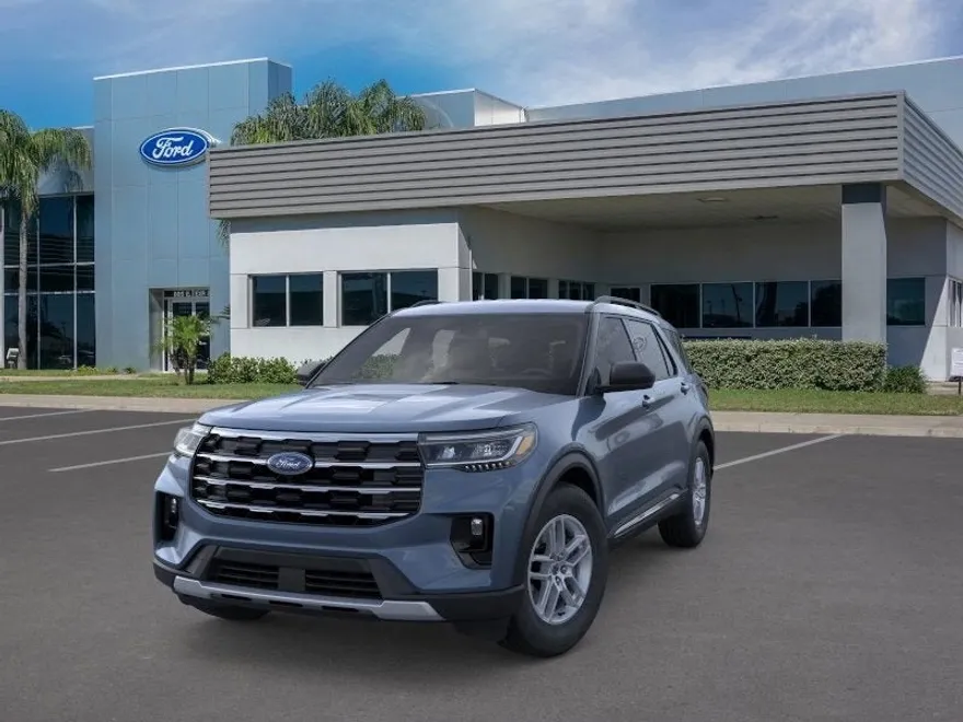 2025 Ford Explorer photo 1