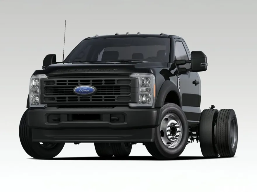 2024 Ford F-600 photo 1