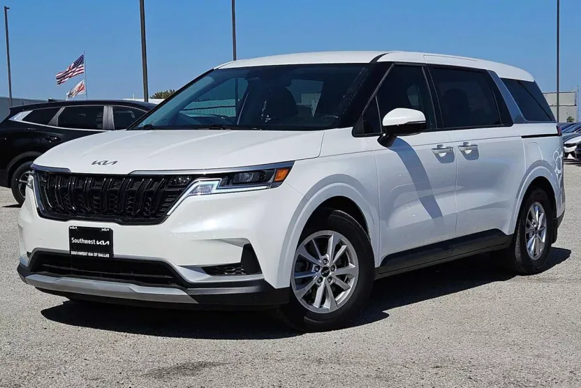 2023 Kia Carnival LX photo 1