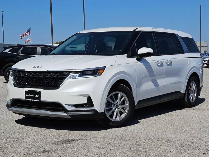 2023 Kia Carnival LX photo 1