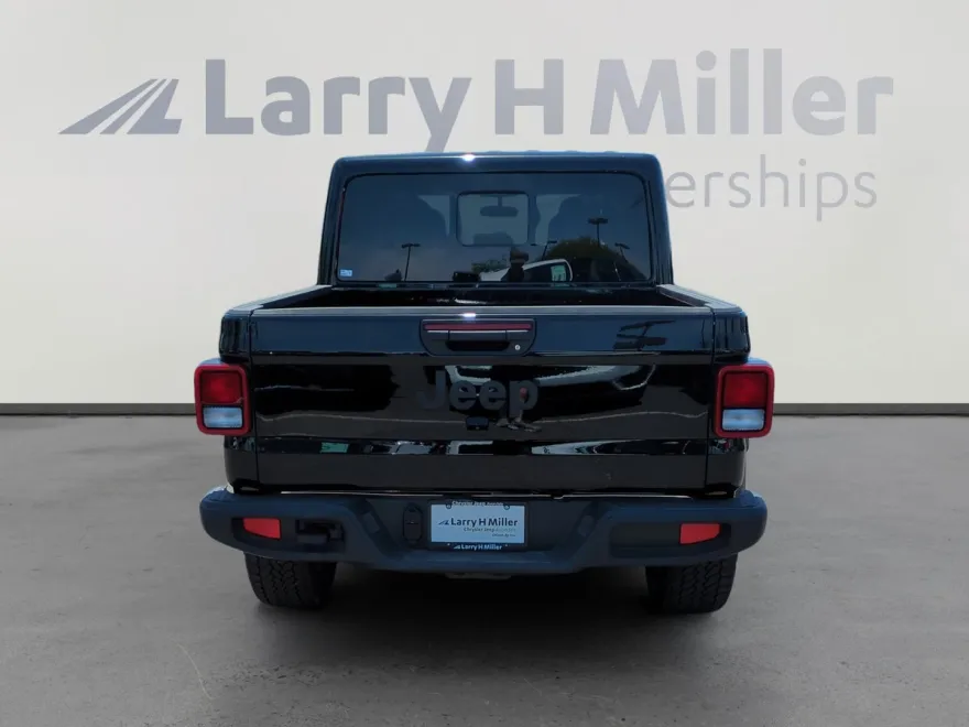 2025 Jeep Gladiator photo 4
