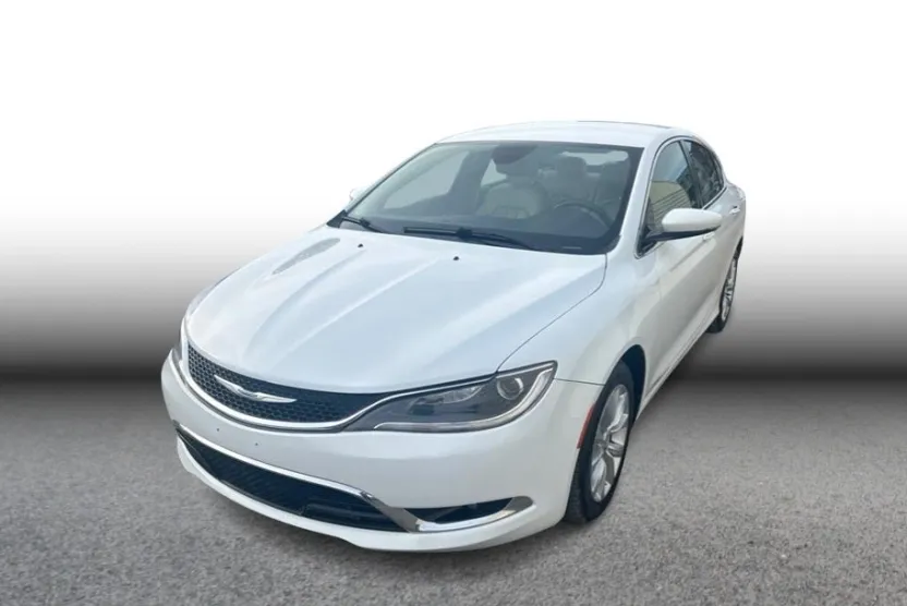 2015 Chrysler 200 photo 1