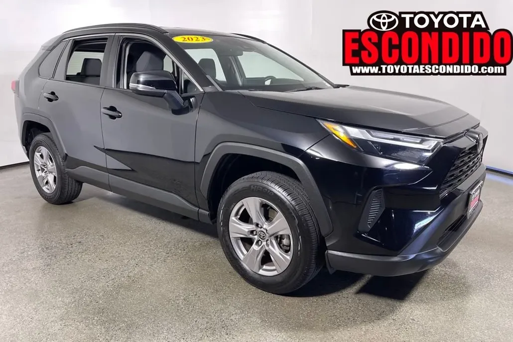 2023 Toyota RAV4 XLE photo 1