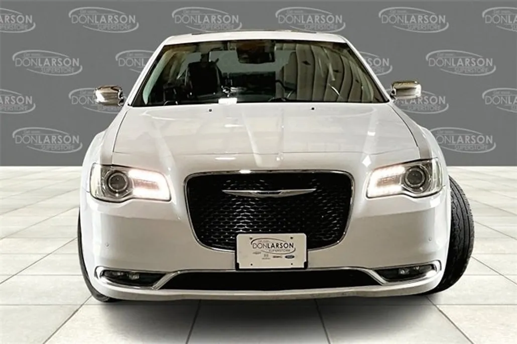 2018 Chrysler 300 Limited photo 1