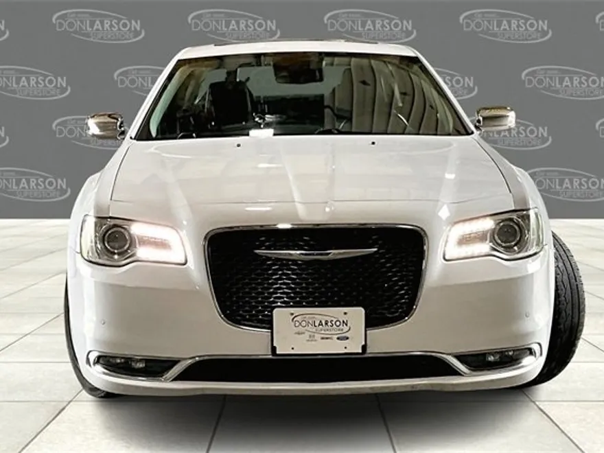 2018 Chrysler 300 Limited photo 1