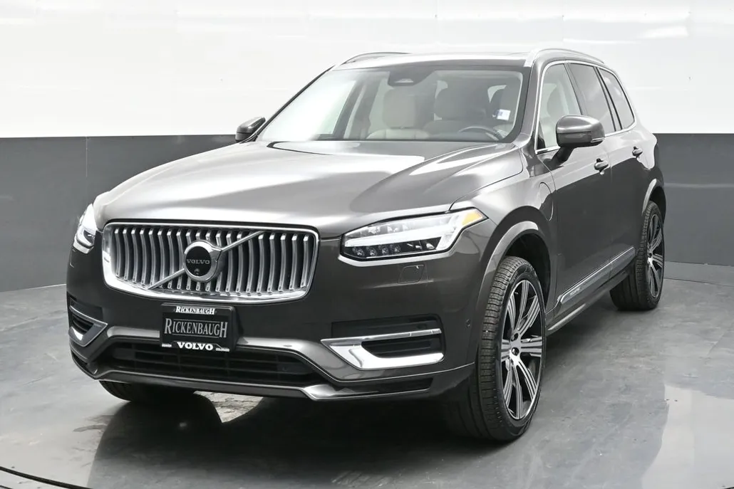 2024 Volvo XC90 T8 Plus photo 1