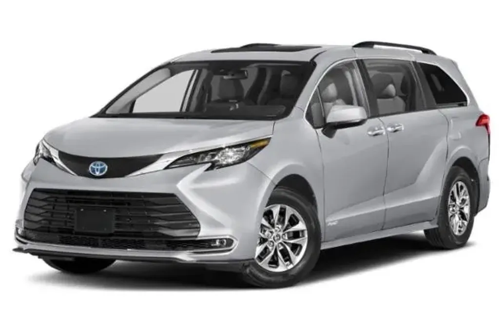 2023 Toyota Sienna XLE photo 1
