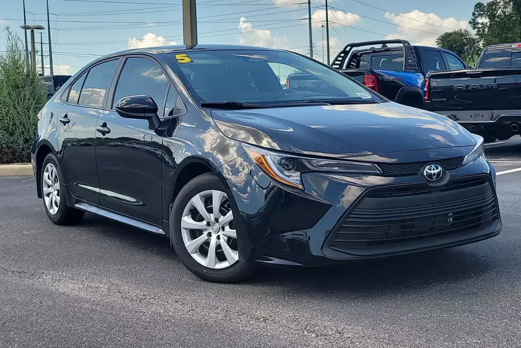 2025 Toyota Corolla LE photo 1