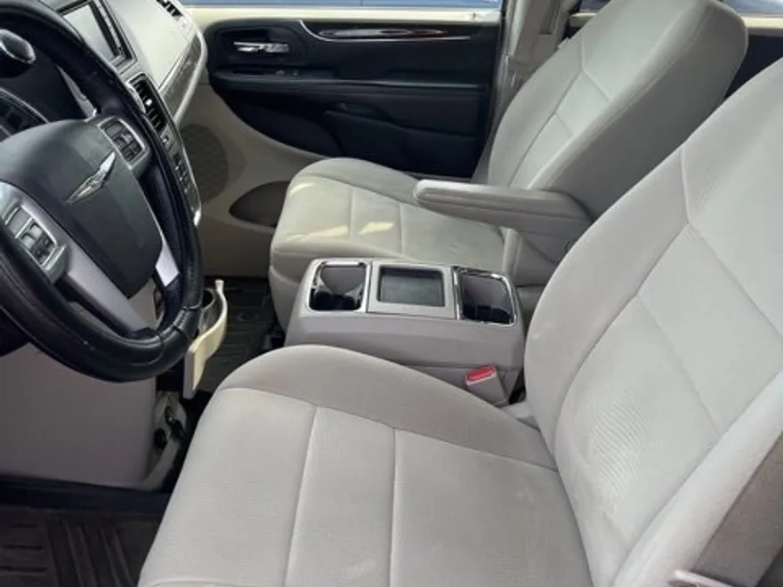 2011 Chrysler Town & Country Touring photo 2