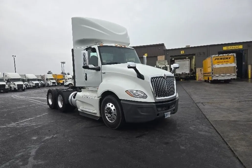 2018 International LT625 LT photo 1