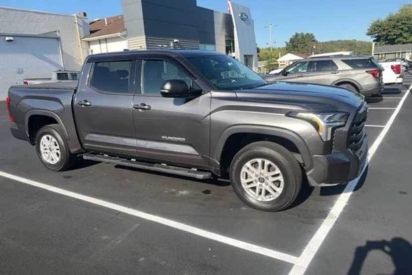 2023 Toyota Tundra SR5 photo 1