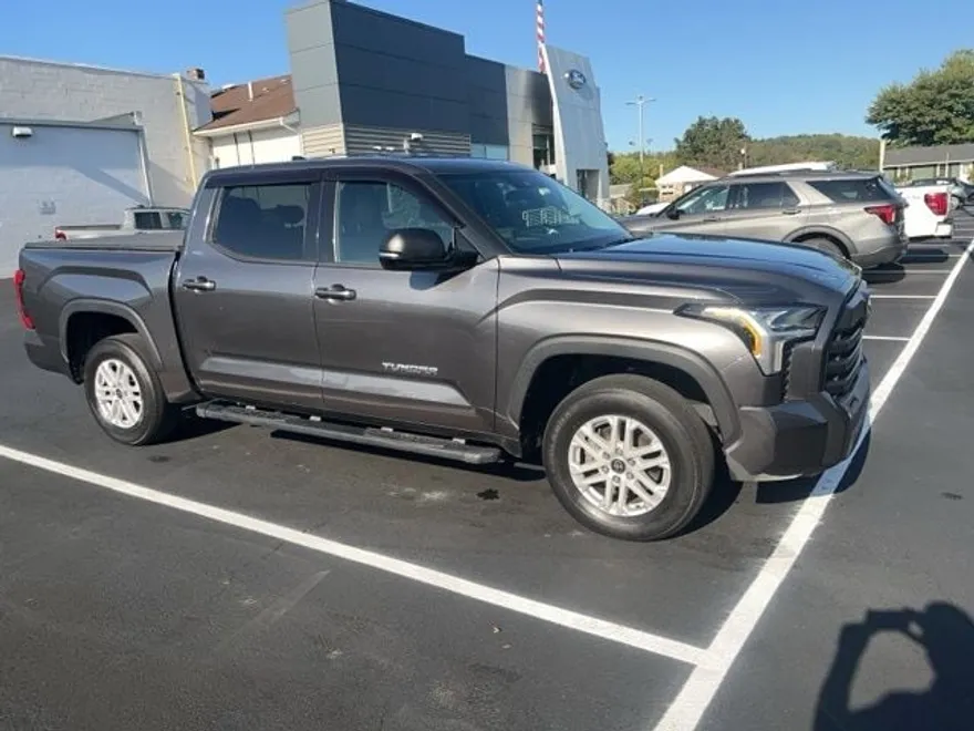 2023 Toyota Tundra SR5 photo 1