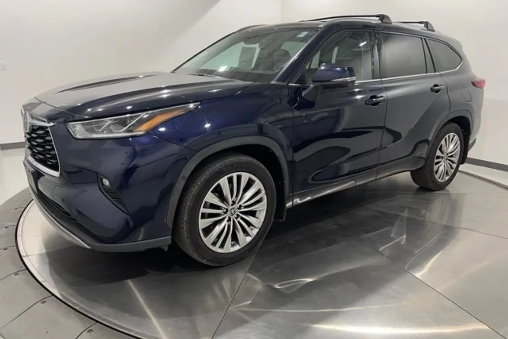 2022 Toyota Highlander Platinum photo 1