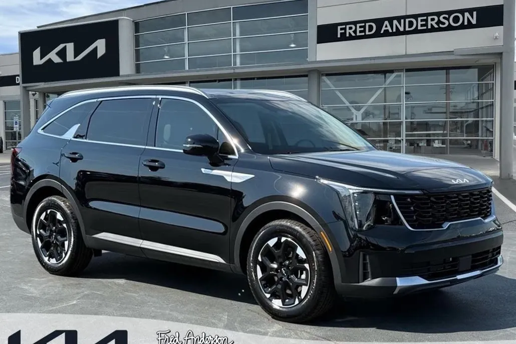 2025 Kia Sorento S photo 1