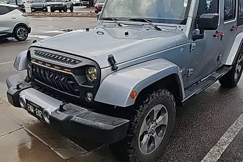 2016 Jeep Wrangler Unlimited Sahara photo 1
